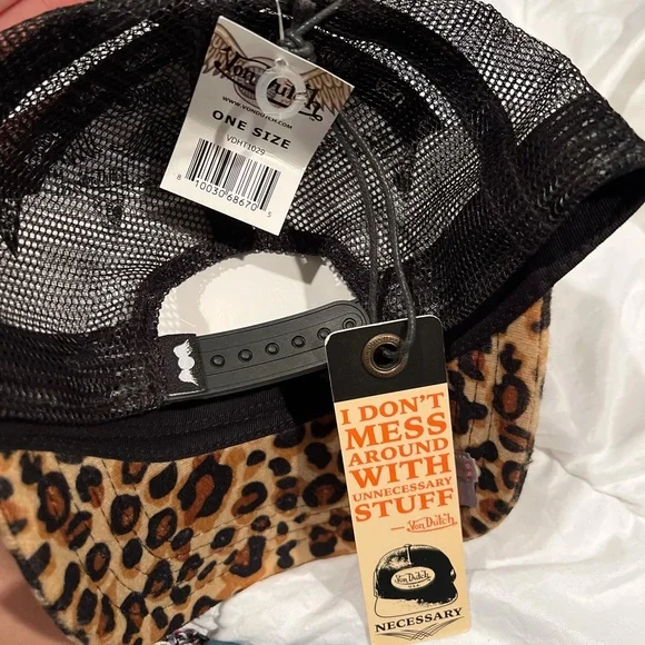 Hats don’t look good on me - Picture 3 of 3